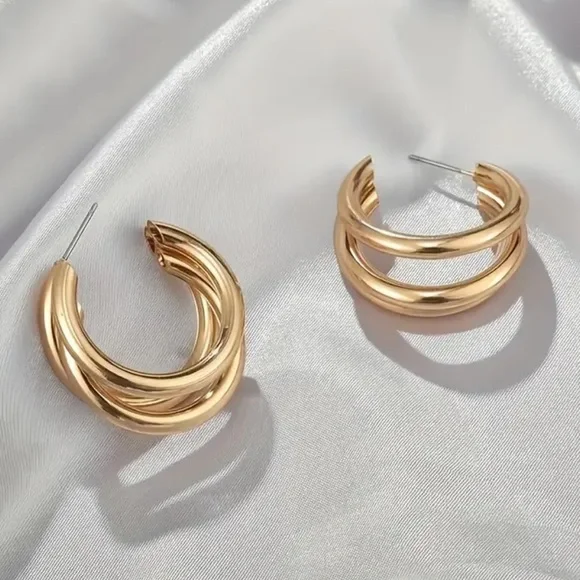 NEW Gold 18k plated Modern Hoop Earrings - Picture 4 of 7